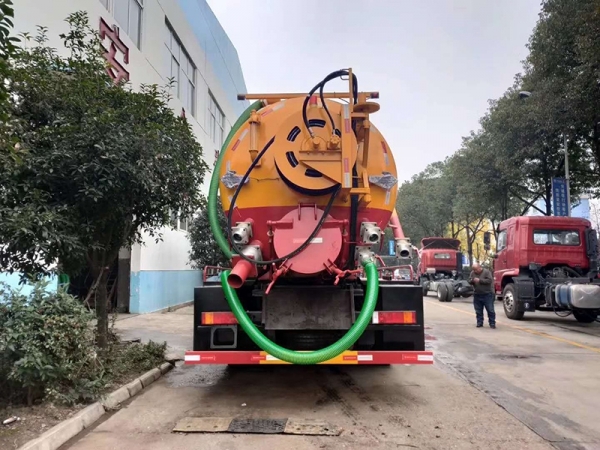 東風(fēng)天龍23方 清洗吸污車 東風(fēng)天龍23方 清洗吸污車