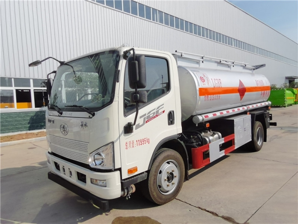 9.5方國(guó)六楚勝解放J6油罐車(chē) 9.5方國(guó)六楚勝解放J6油罐車(chē)