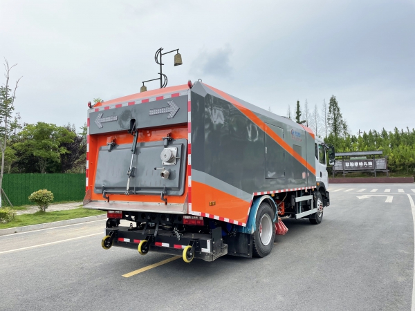 東風(fēng)D9干濕兩用掃路車 東風(fēng)D9干濕兩用掃路車