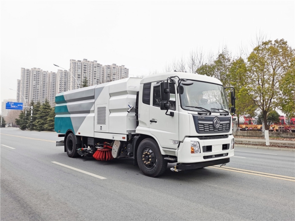 新款東風(fēng)天錦洗掃車