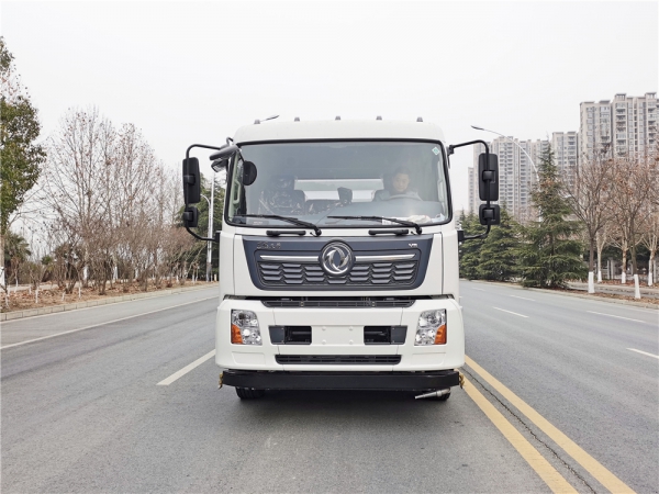 新款東風(fēng)天錦洗掃車