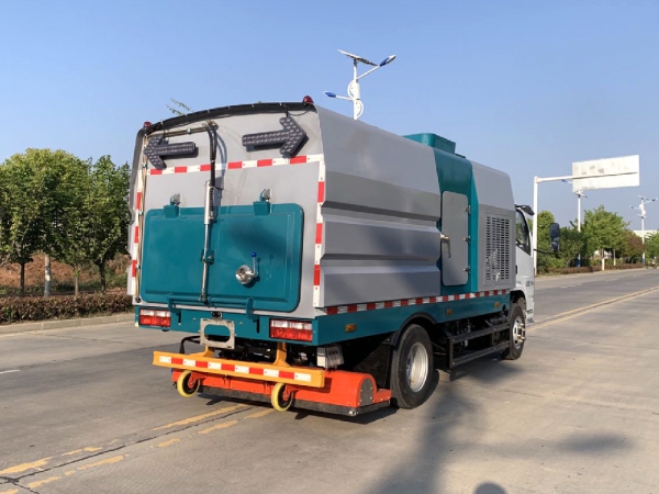 東風(fēng)小多利卡吸塵車（后置吸盤(pán)）