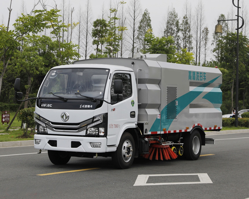 東風(fēng)小多利卡洗掃車(chē)